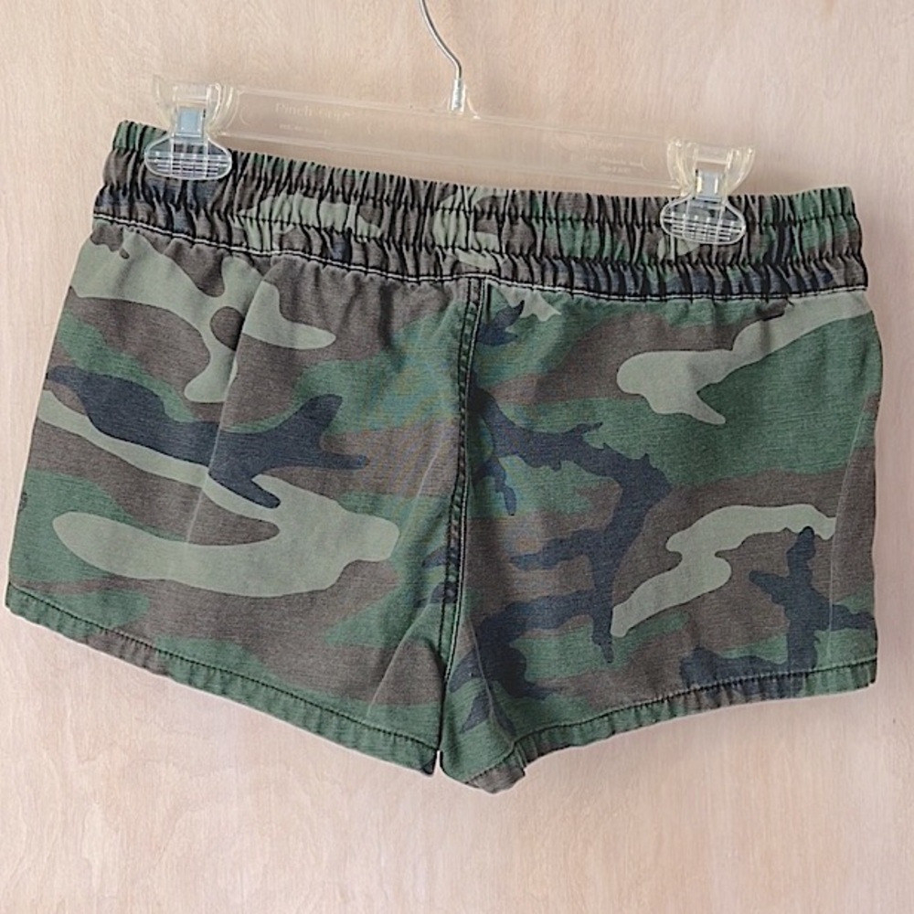 Tna Camo shorts size xxs